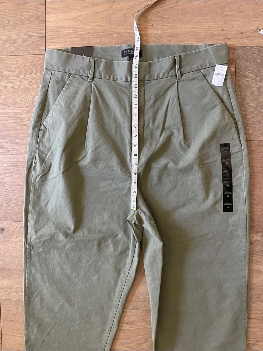 NWT - Banana Republic Chino Pleated Crop Pants Army green Plus Size 18